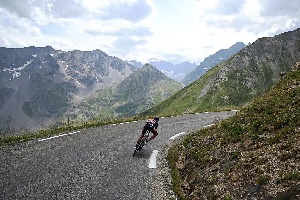 Wat scheelt een kilo lichter op de Alpe d’Huez?
